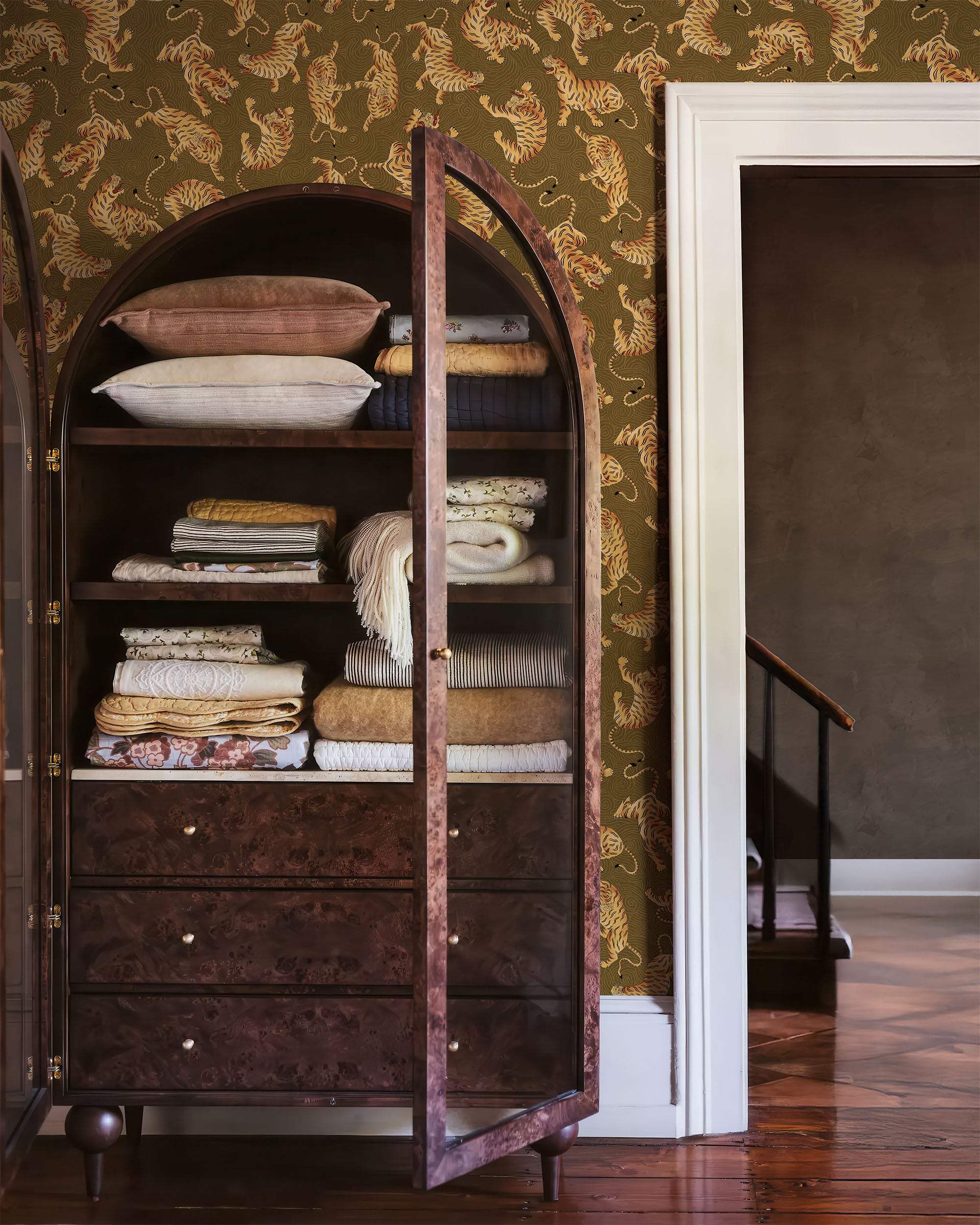 DANCING TIGERS WALLPAPER