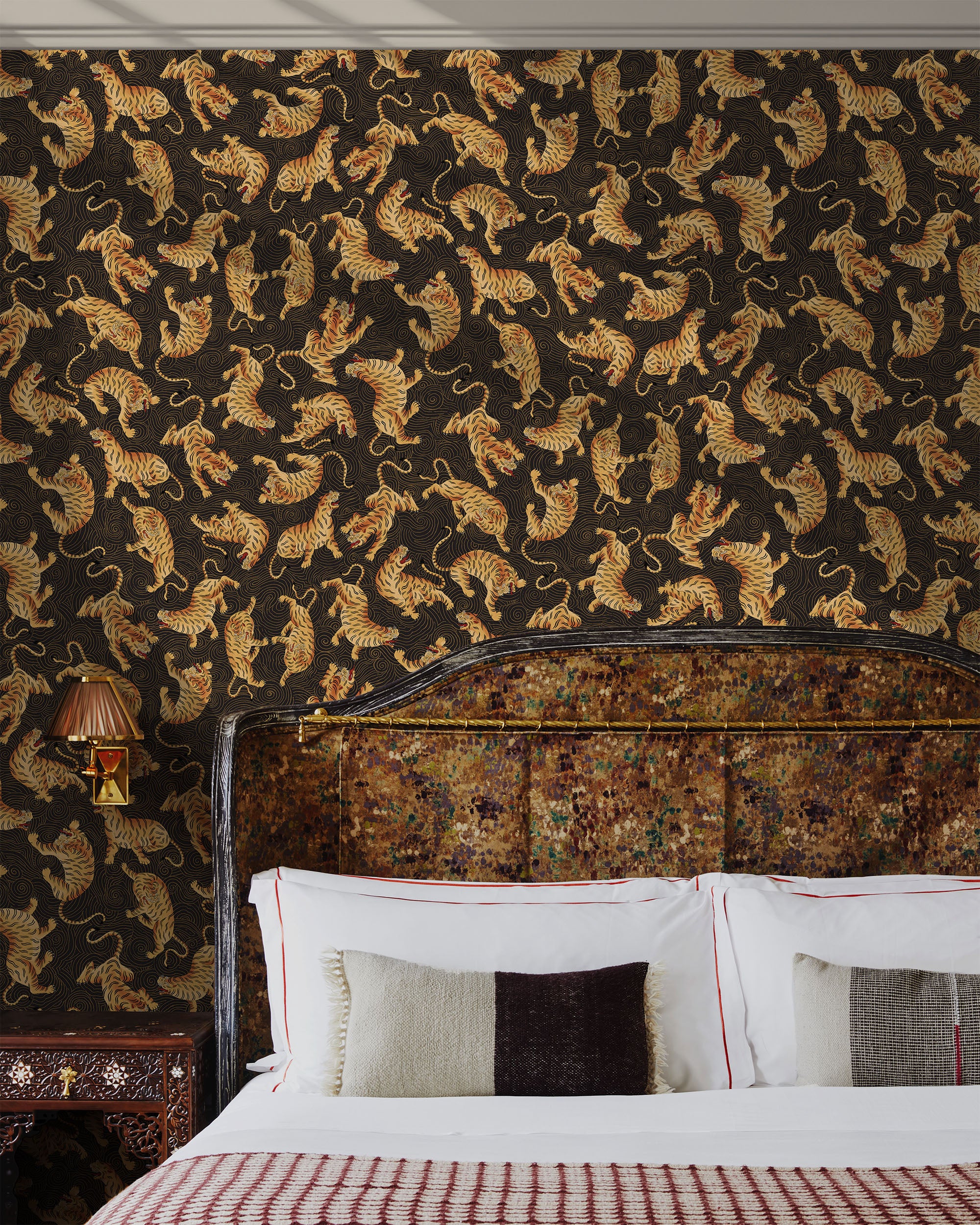 DANCING TIGERS WALLPAPER