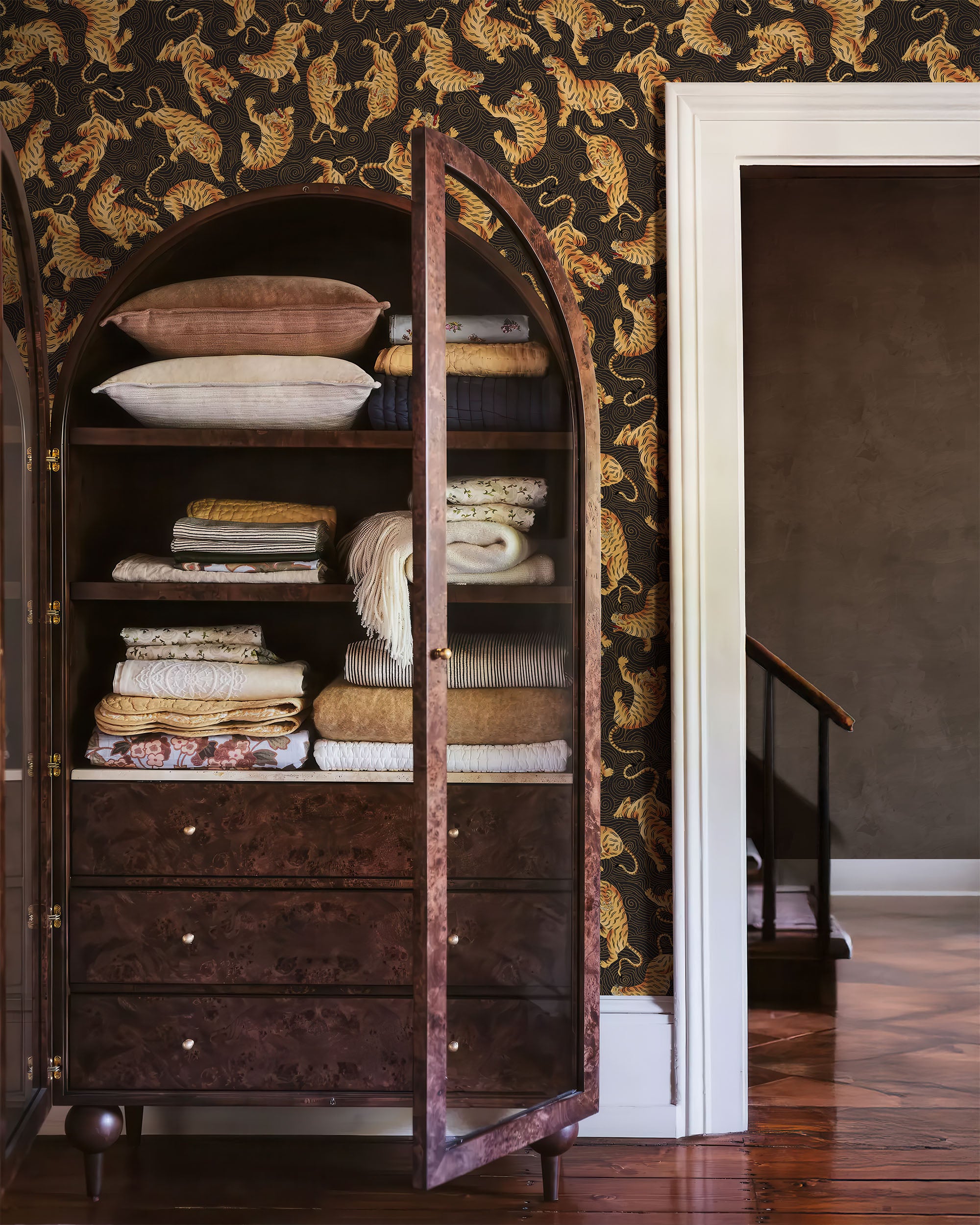 DANCING TIGERS WALLPAPER