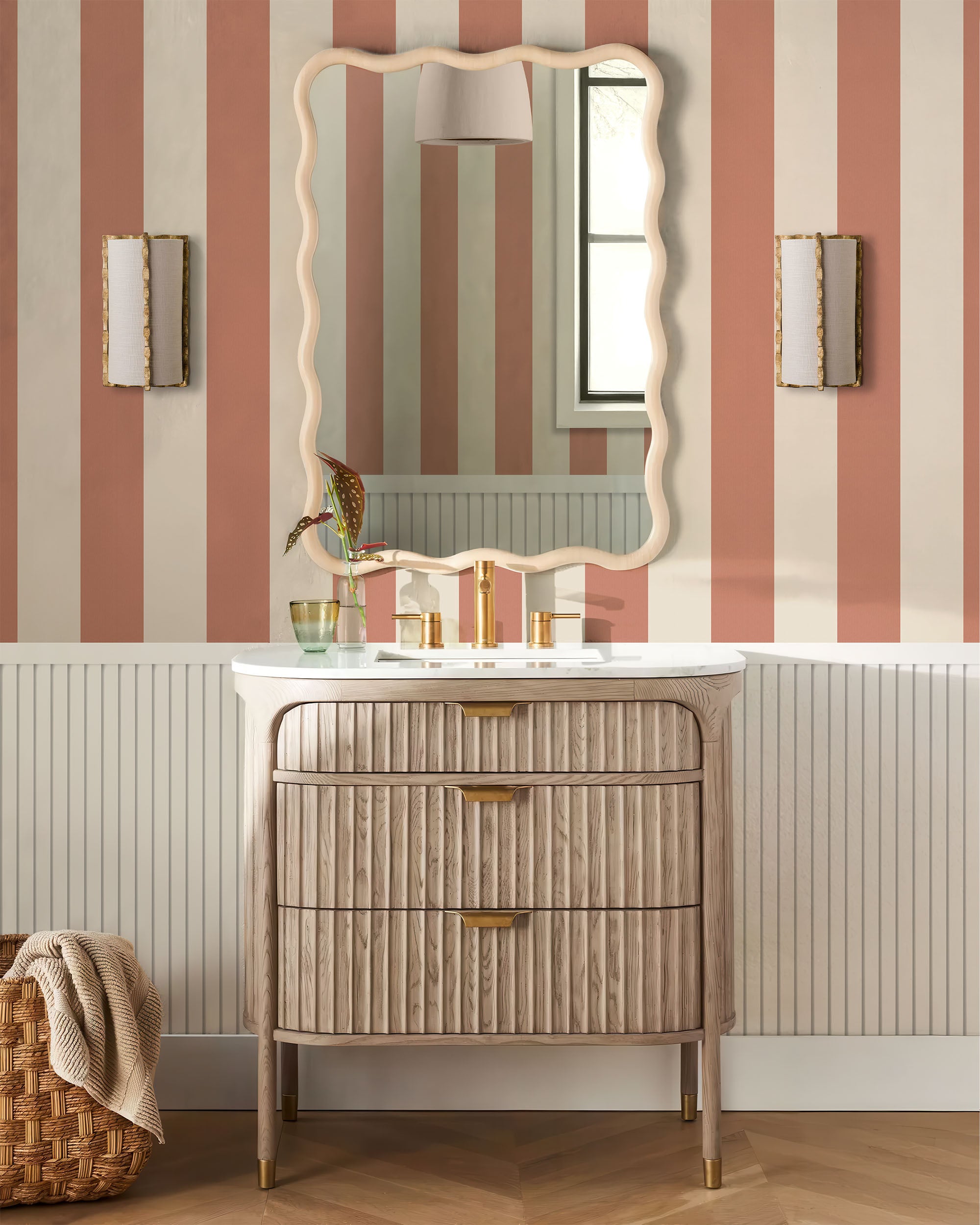 BOLD STRIPE WALLPAPER