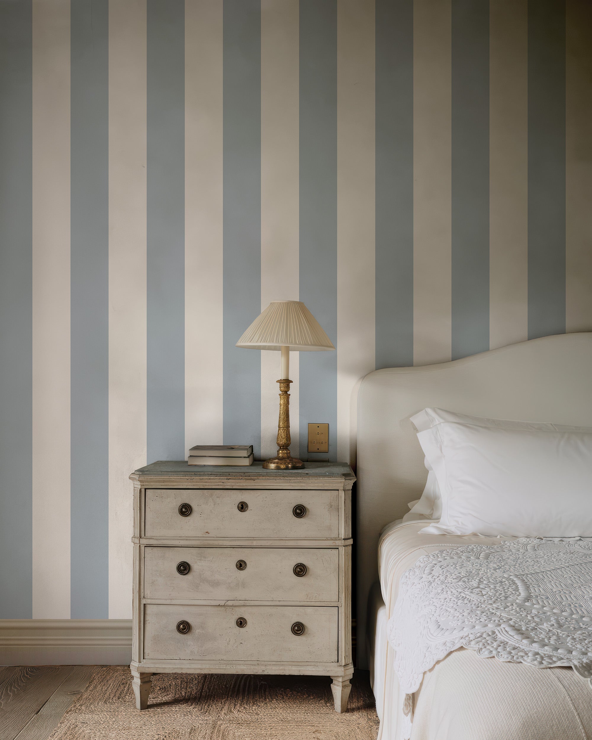 BOLD STRIPE WALLPAPER