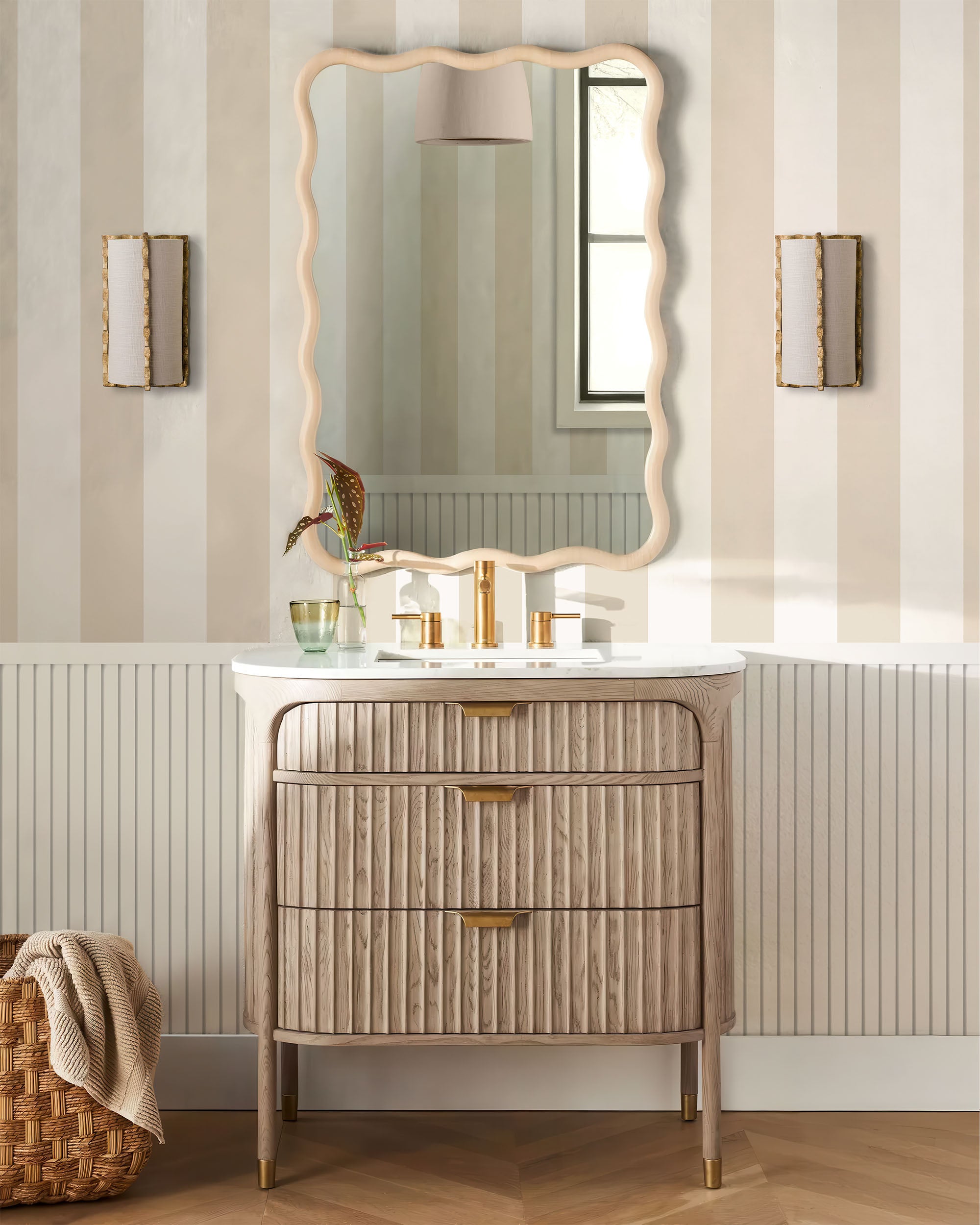 BOLD STRIPE WALLPAPER