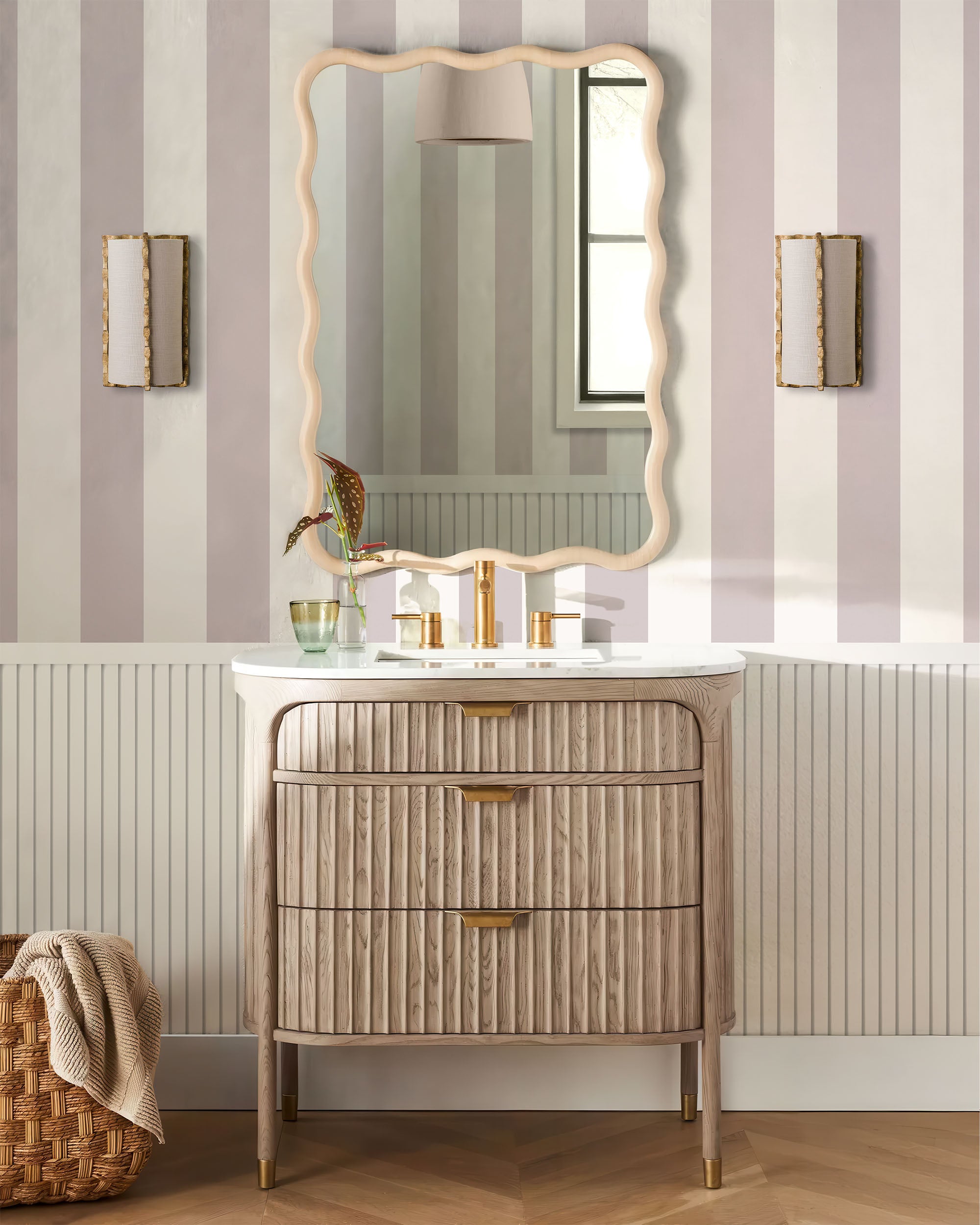 BOLD STRIPE WALLPAPER