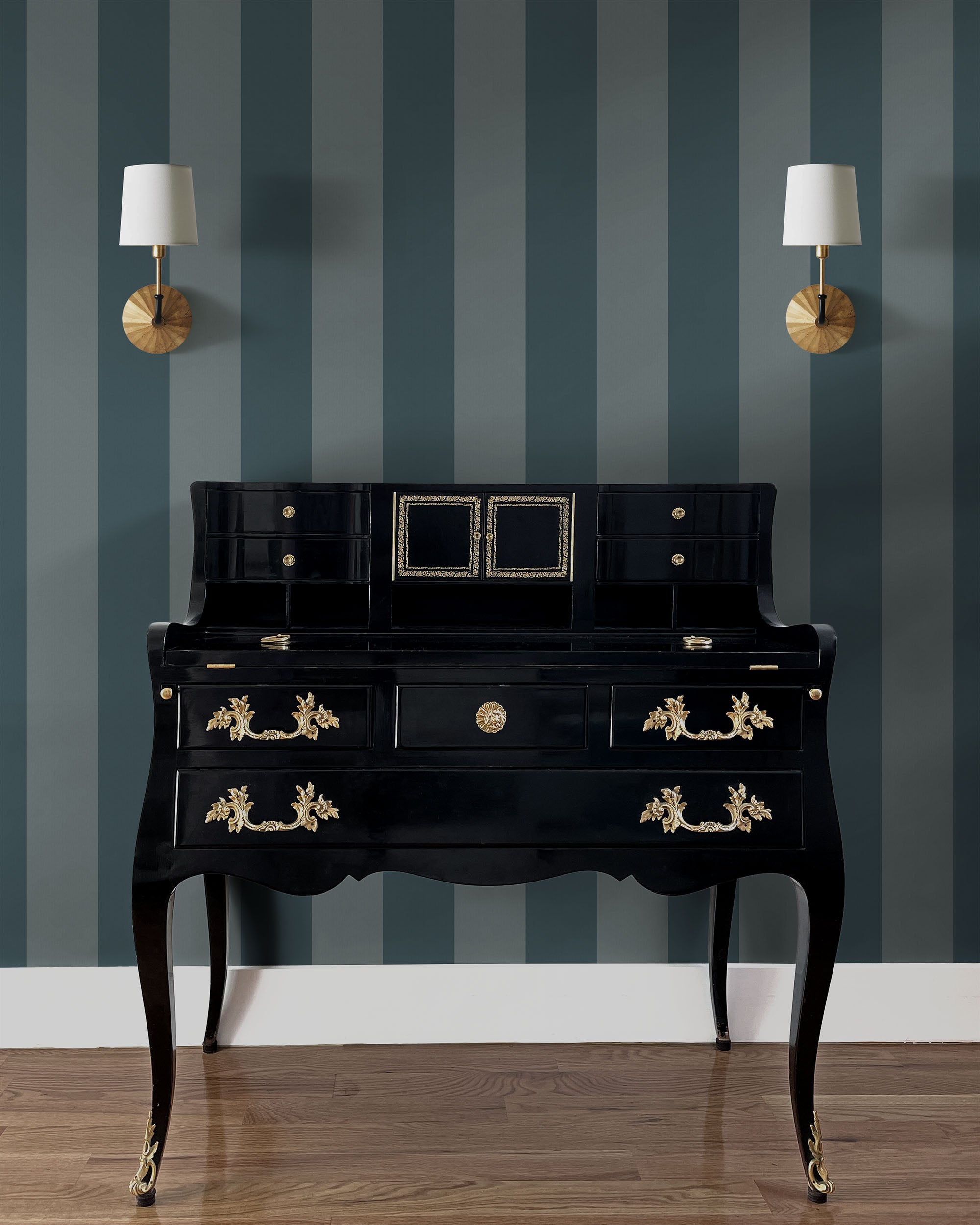 BOLD STRIPE WALLPAPER