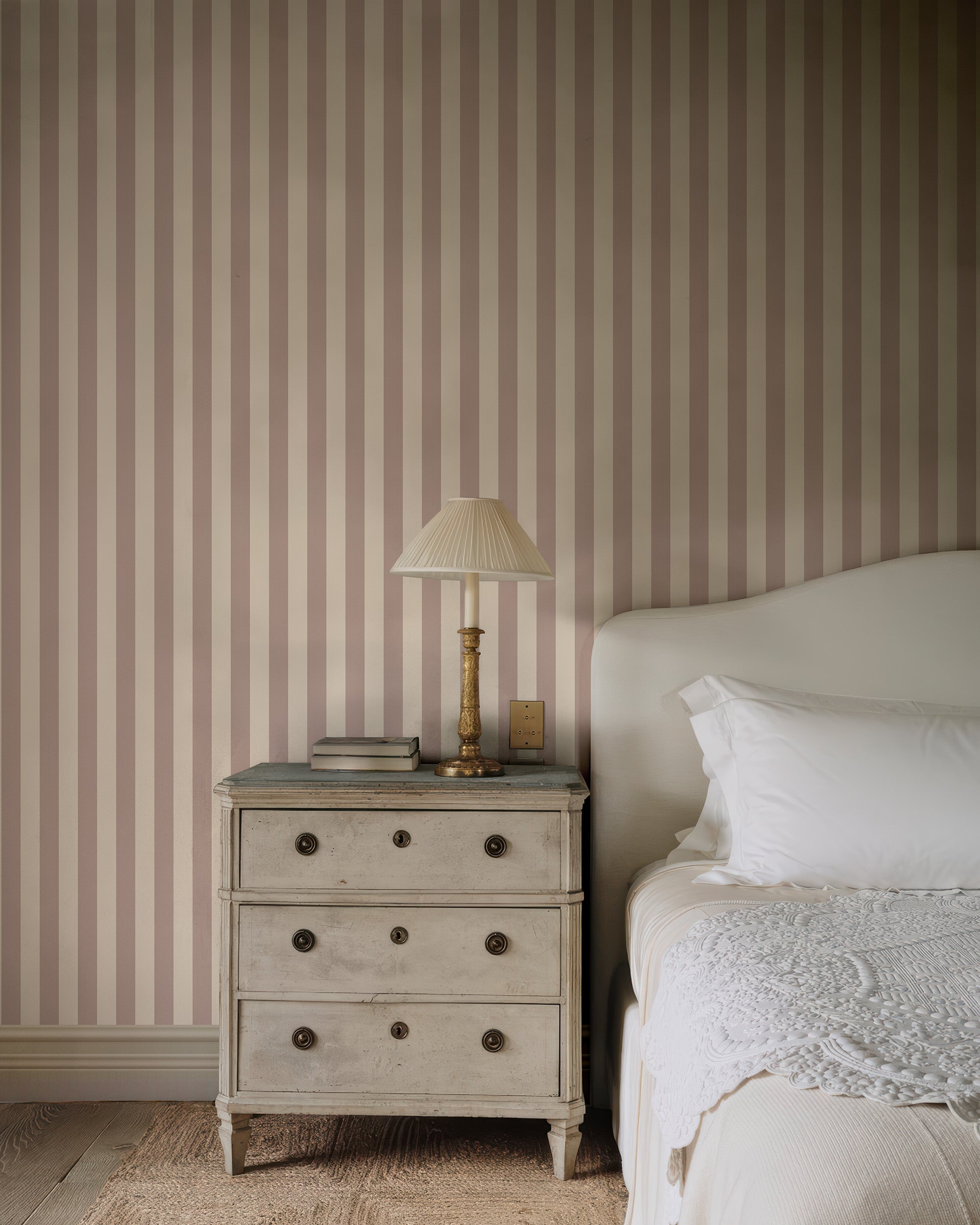 CLASSIC STRIPE WALLPAPER
