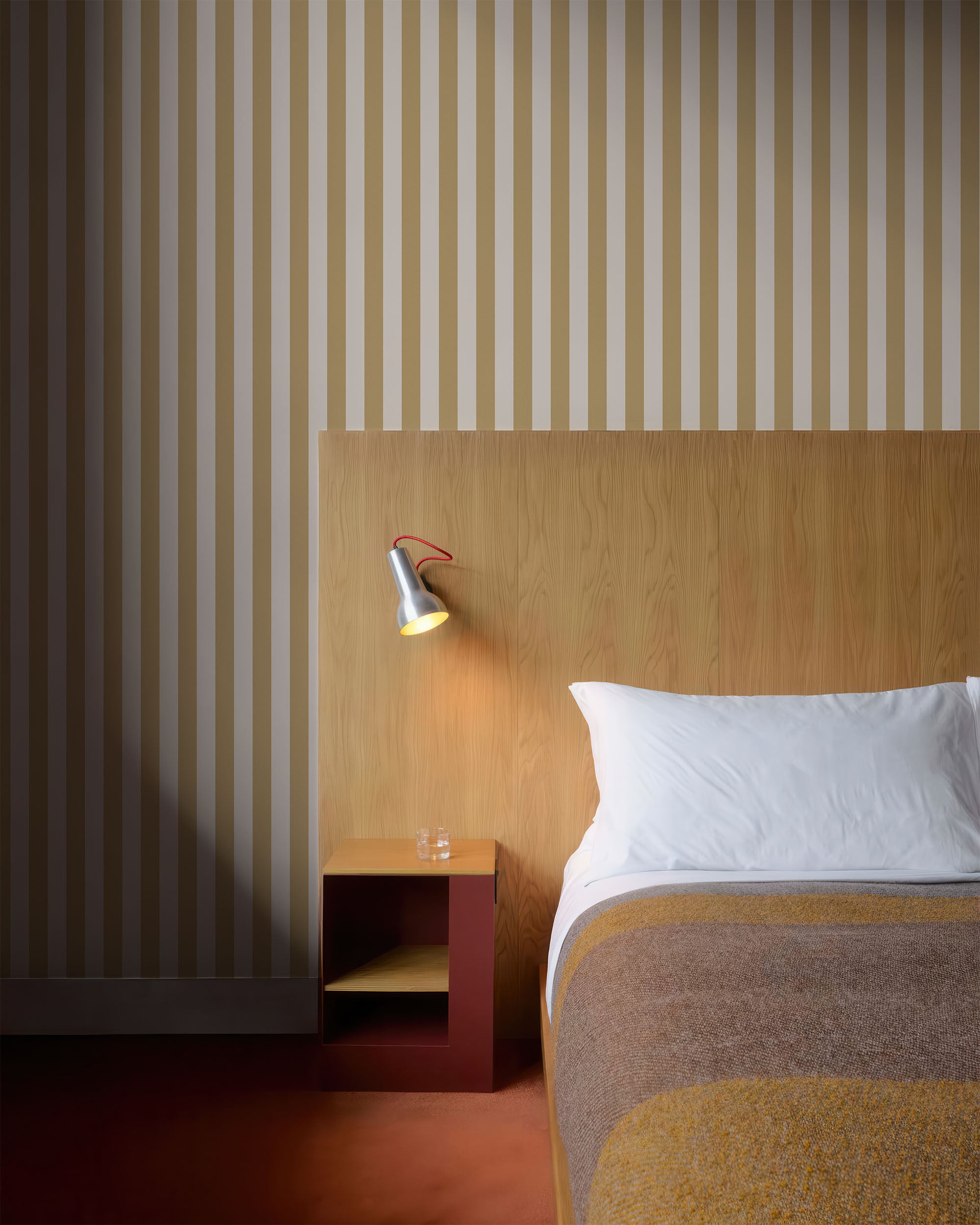 CLASSIC STRIPE WALLPAPER