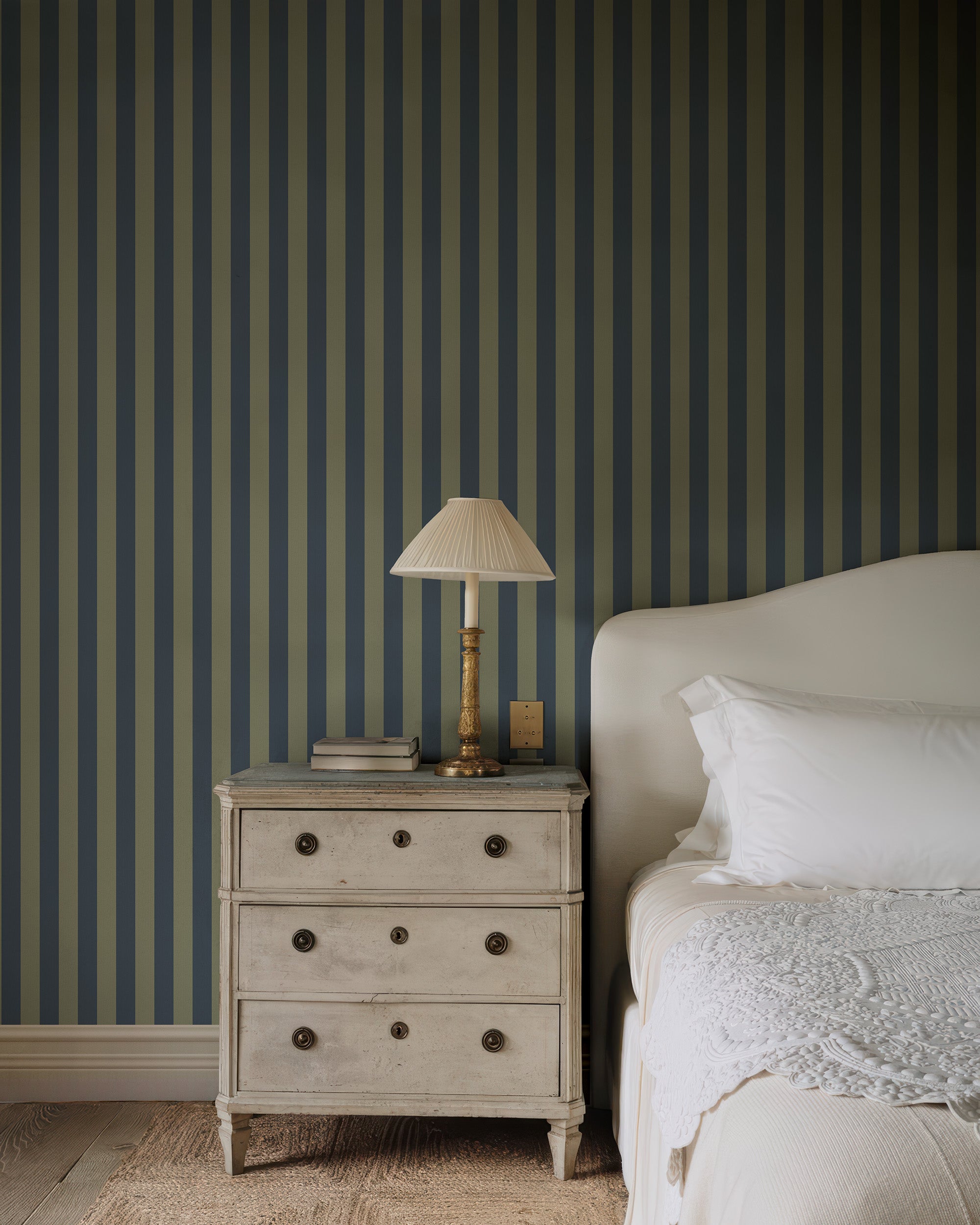 CLASSIC STRIPE WALLPAPER