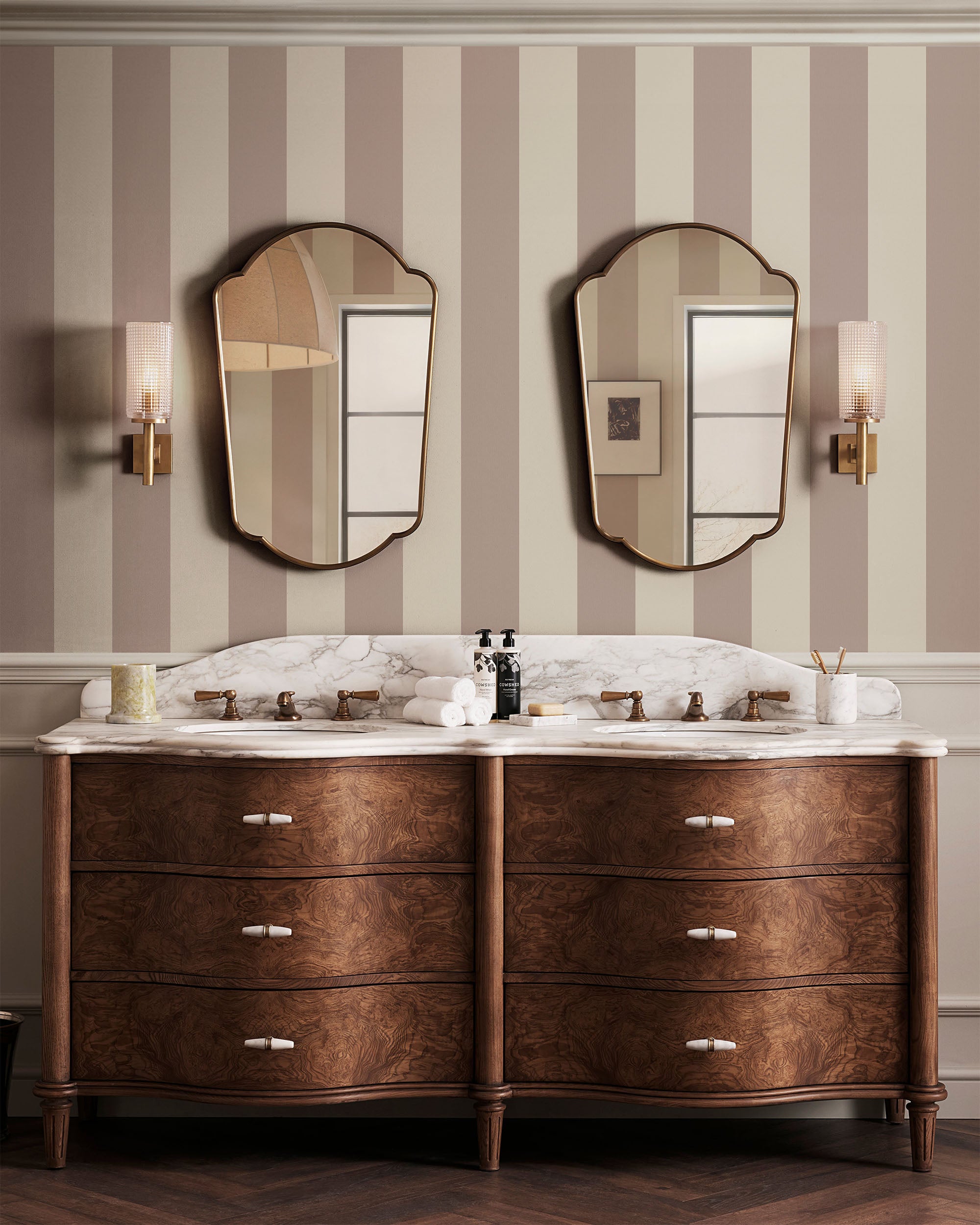 BOLD STRIPE WALLPAPER