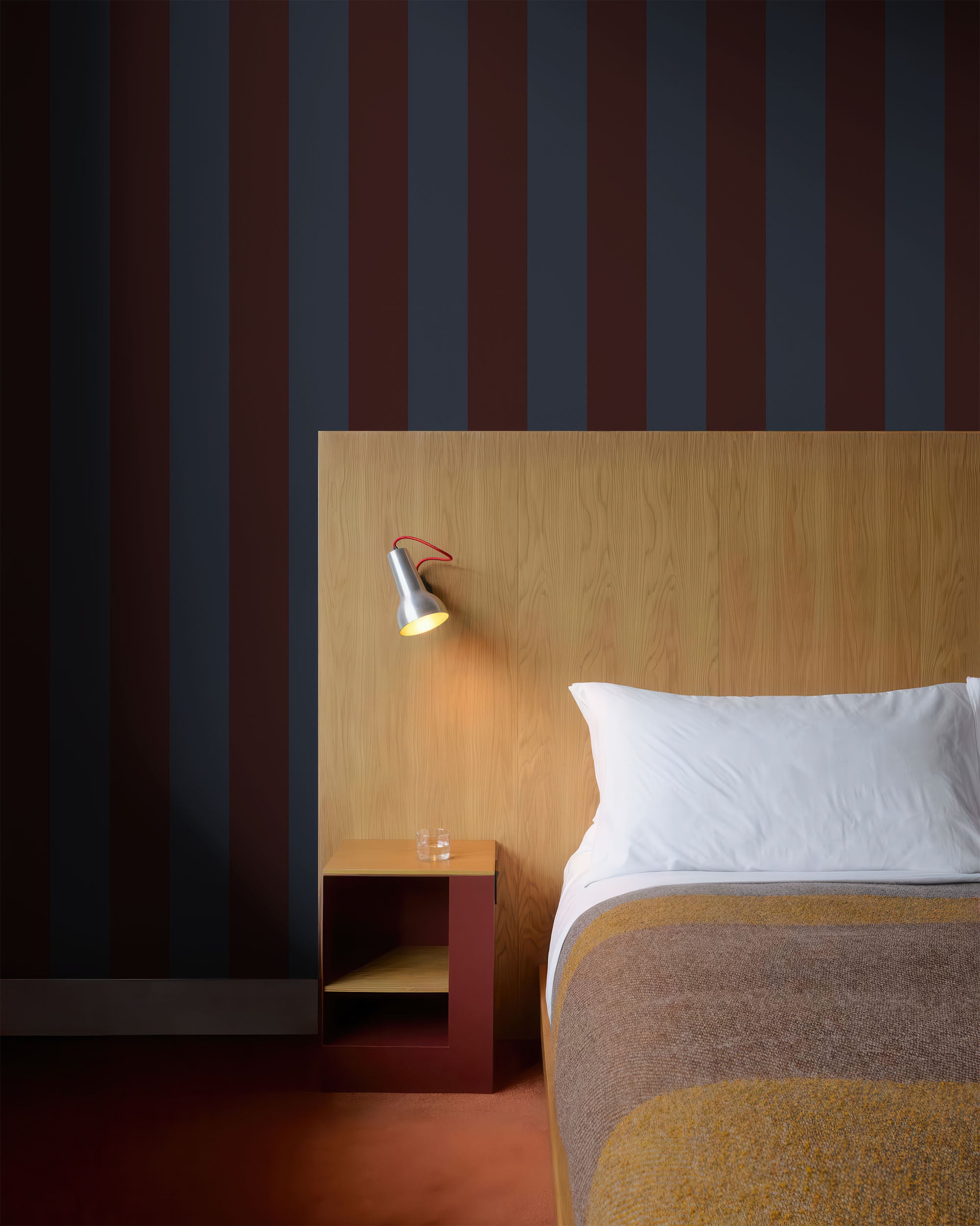 BOLD STRIPE WALLPAPER