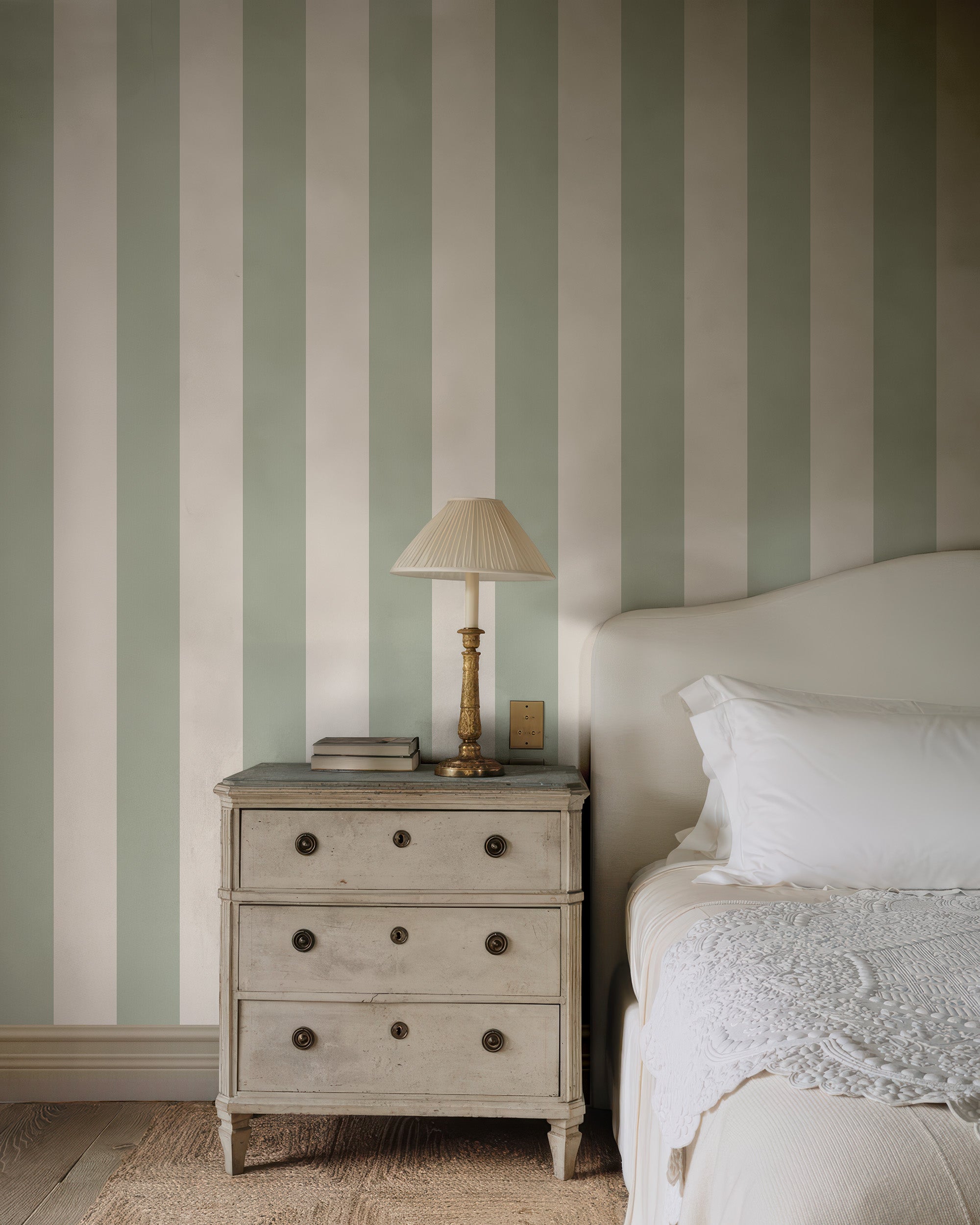 BOLD STRIPE WALLPAPER