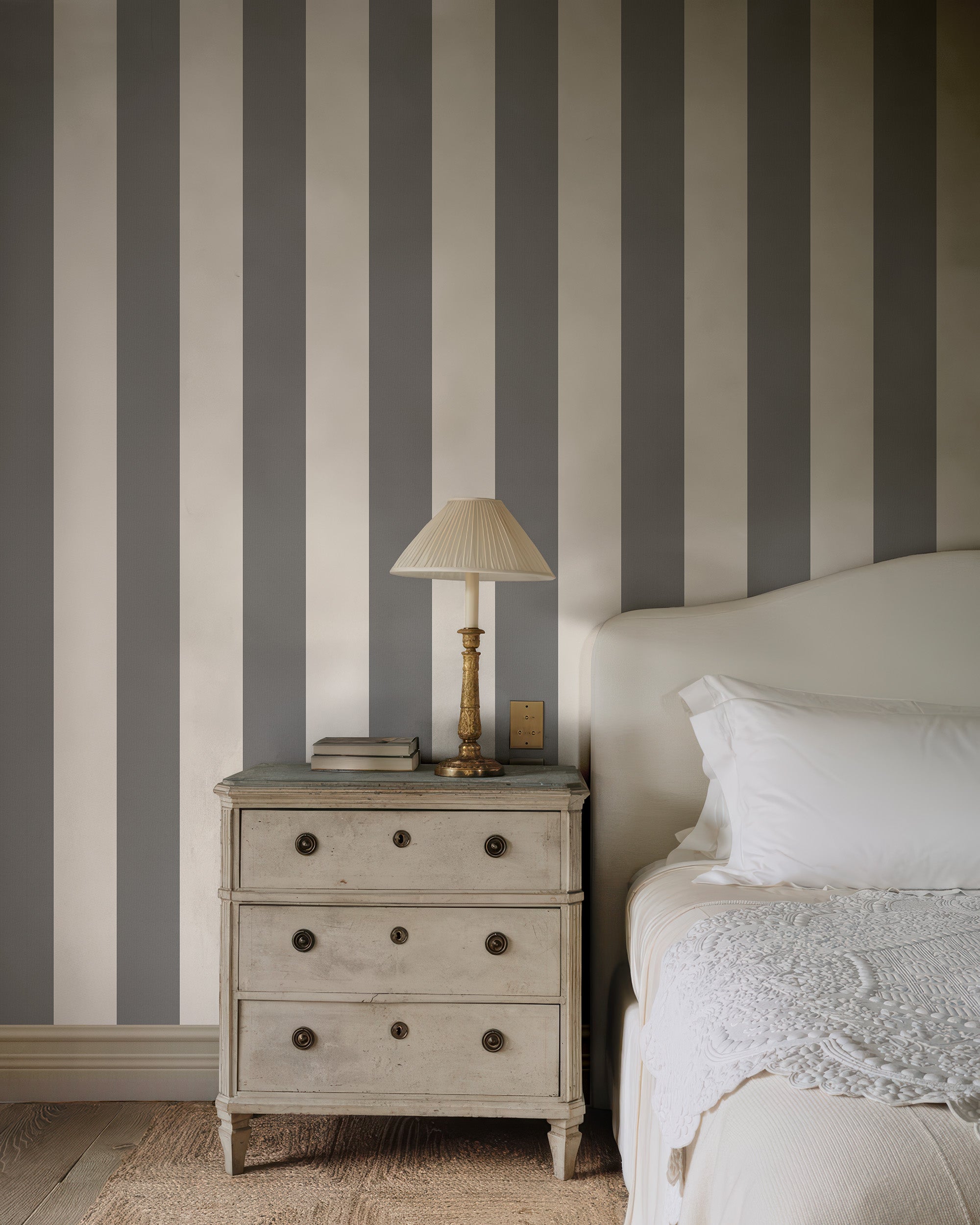 BOLD STRIPE WALLPAPER