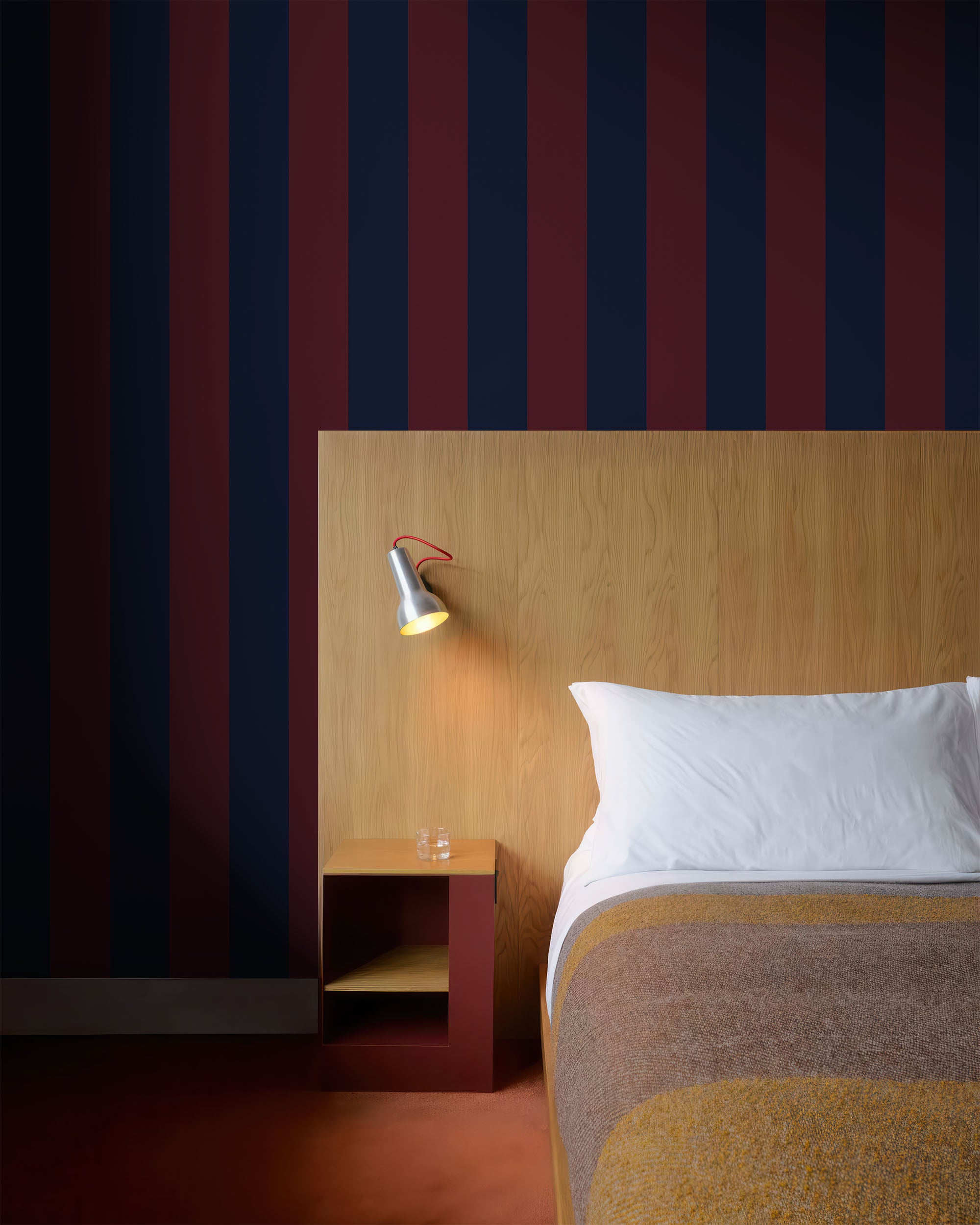 BOLD STRIPE WALLPAPER