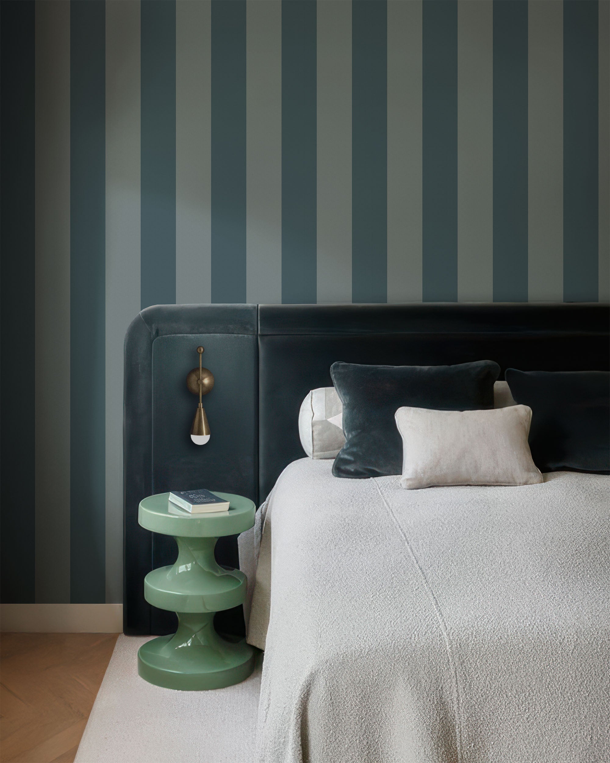 BOLD STRIPE WALLPAPER